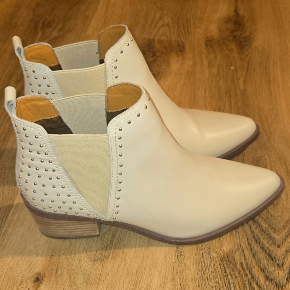DV by Dolce Vita Like-New Studded Booties